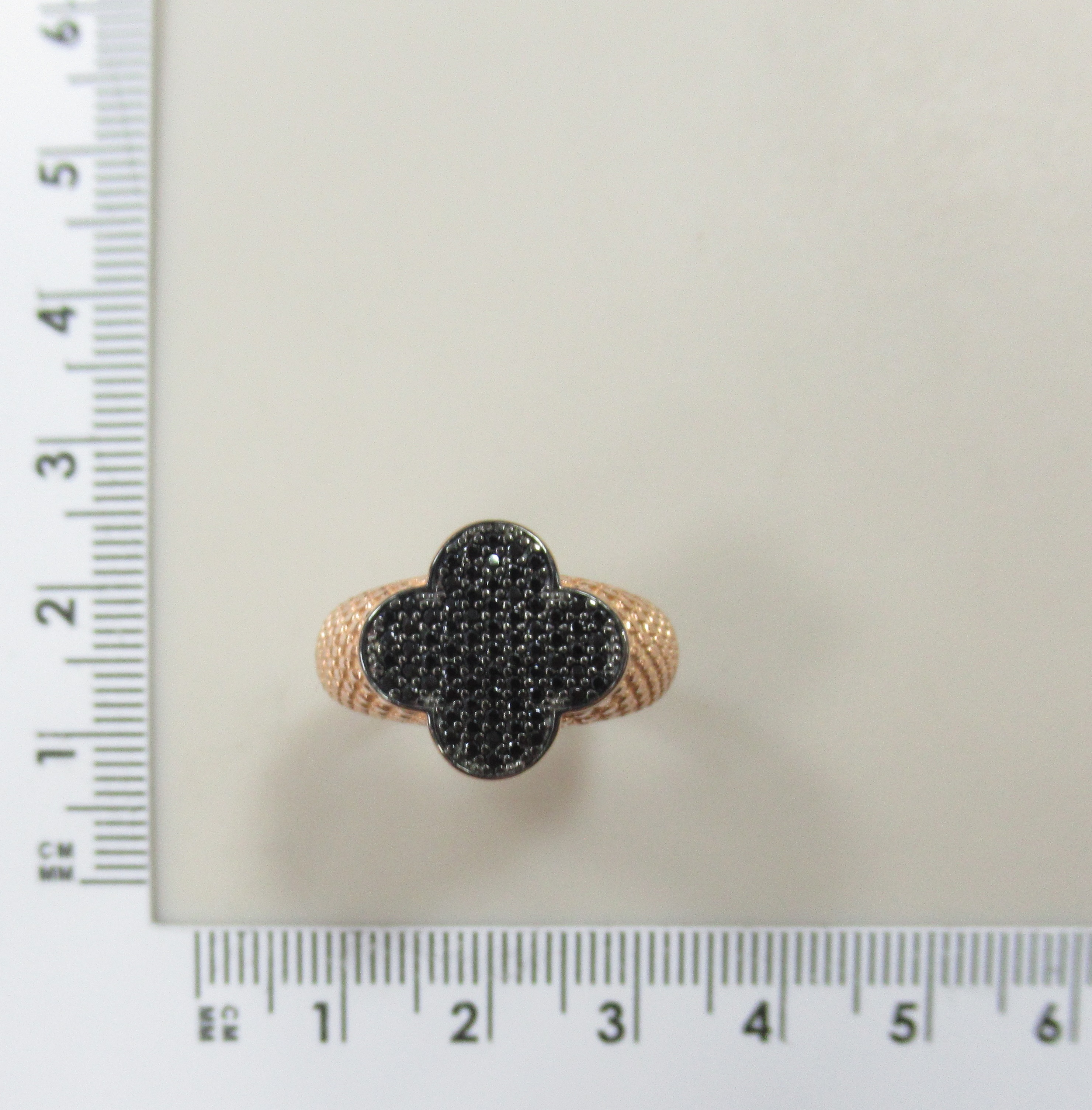 Серебряное кольцо со шпинелью "Клевер"